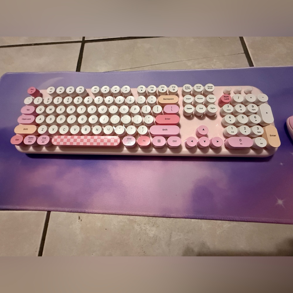 Pink and White Wireless Keyboard and Mouse Set - Picture 2 of 5